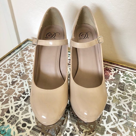 ♥️ in D Beige Ankle Strap Closed Toe Platform Heels - Picture 3 of 8